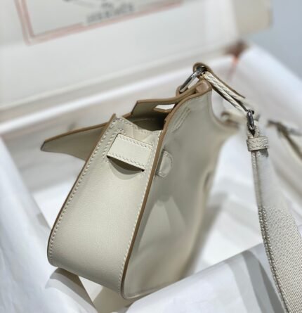hm jypsiere shoulder bag 23 in beige calfskin silver hardware