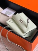 kelly desordre 20 in white epsom leather with silver hardware