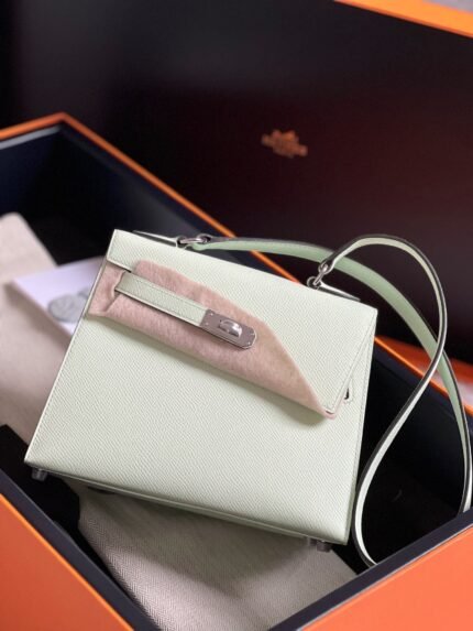 kelly desordre 20 in white epsom leather with silver hardware