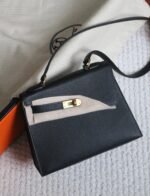 kelly desordre 20 in black epsom leather with gold hardware