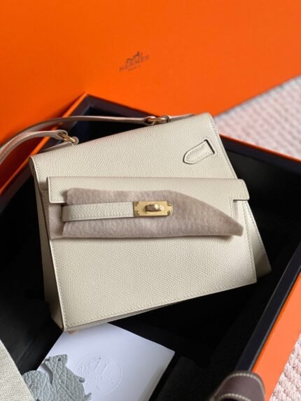 kelly desordre 20 in white epsom leather with gold hardware