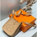 HERM Evelyne III TPM Bag In Chai Clemence Leather - 图片 3