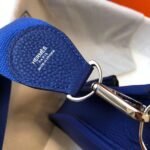HERM Evelyne III 29 PM Bag In Blue Electric Clemence Leather - 图片 3