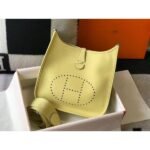 HERM Evelyne III 29 PM Bag In Jaune Poussin Clemence Leather - 图片 3