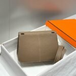 HERM Halzan 25 Bag in Taupe Clemence Leather - 图片 2