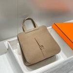 HERM Halzan 25 Bag in Taupe Clemence Leather - 图片 3