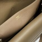 HERM Halzan 25 Bag in Taupe Clemence Leather - 图片 6