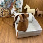 HERM Kelly Messenger Bag in Gold Clemence Leather - 图片 7