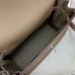 HERM Kelly Messenger Bag in Taupe Clemence Leather - 图片 4