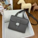 HERM Sac a Depeches 21 Bag in Etain Clemence Leather - 图片 3