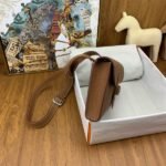 HERM Sac a Depeches 21 Bag in Gold Clemence Leather - 图片 9