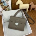 HERM Sac a Depeches 21 Bag in Taupe Clemence Leather - 图片 3