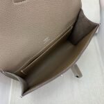 HERM Sac a Depeches 21 Bag in Taupe Clemence Leather - 图片 6