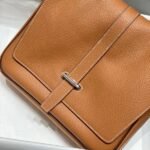 HERM Steve Light Junior Messenger Bag in Gold Clemence Leather - 图片 7