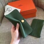 HERM Dogon Duo Wallet In Green Clemence Leather - 图片 5