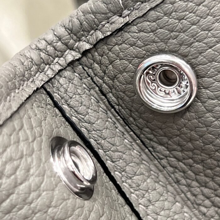 garden party 23cm in grey calfskin