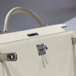 kelly 25cm in nata epsom calfskin silver hardware