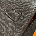 kelly 25cm in ebene epsom calfskin gold hardware