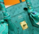 Herm&egrave;s Birkin platinum bag, emerald green color, South African ostrich leather, fully hand-sewn, gold buckle, 25cm long customization - Image 5