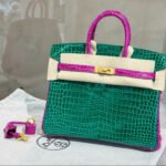 Herm&egrave;s 25-35 inverted V shiny crocodile leather emerald green - Image 5