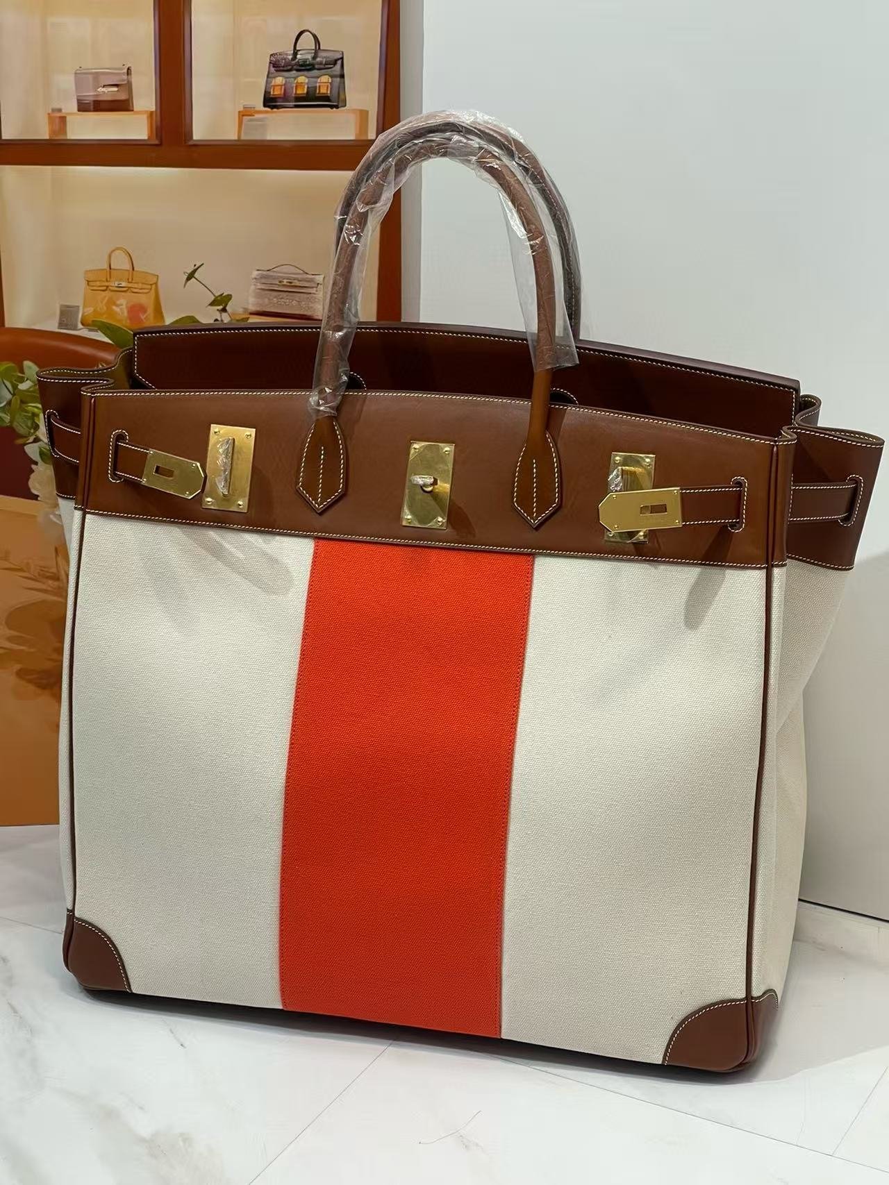 3EBFD7F4-A5FB-CAE9-EDDB-E8A6DD933226.jpg Hermes Birkin 50 - Image 1