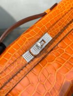 Herm&egrave;s Kelly cut shiny crocodile leather - Image 4