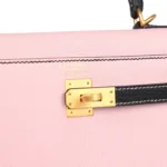 Hermes Special Order (HSS) Kelly Sellier 25 Rose Sakura and Black Chevre Mysore Brushed Gold Hardware - Image 7