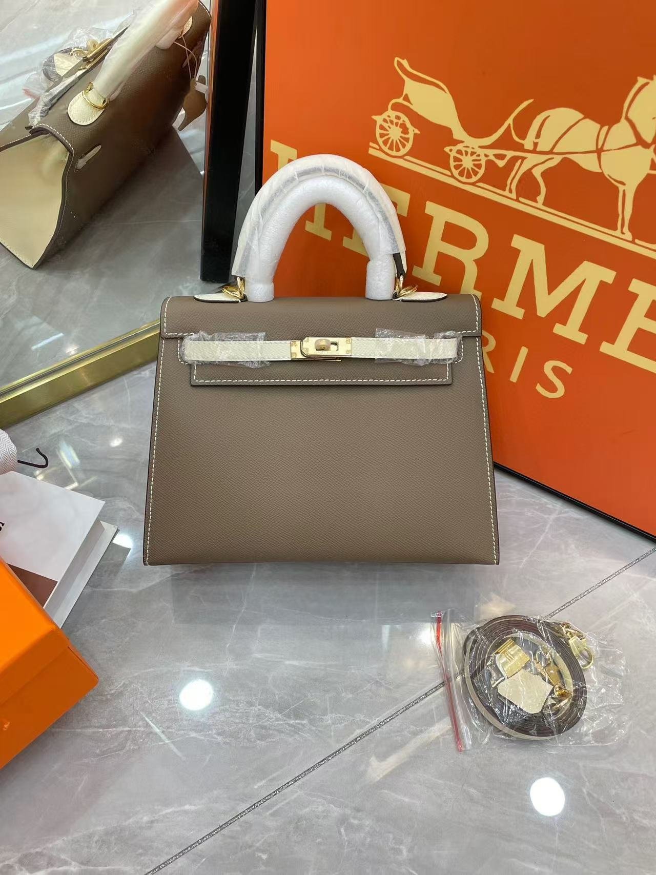 50F247DA-CFC9-316F-5DEC-BE1A860A5F6C.jpg Hermes Kelly 25-28 - Image 1