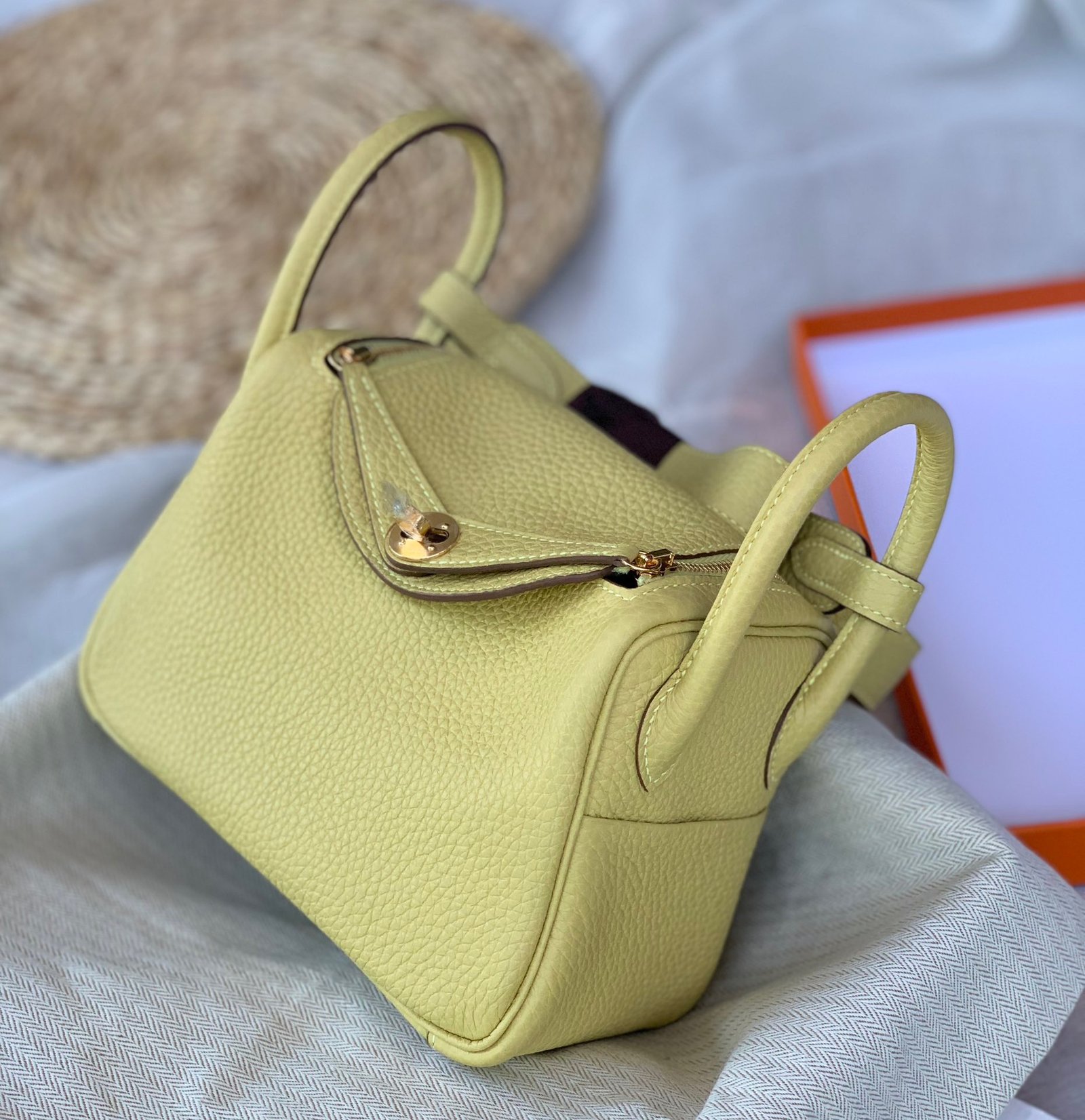 5B2F5798-ABDD-EB84-AEC9-3E276D3066E3.jpg Hermes Lindy 19-26 - Image 1