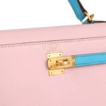 Hermes Special Order (HSS) Kelly Sellier 25 Rose Sakura and Bleu Aztec Chevre Brushed Gold Hardware - Image 7