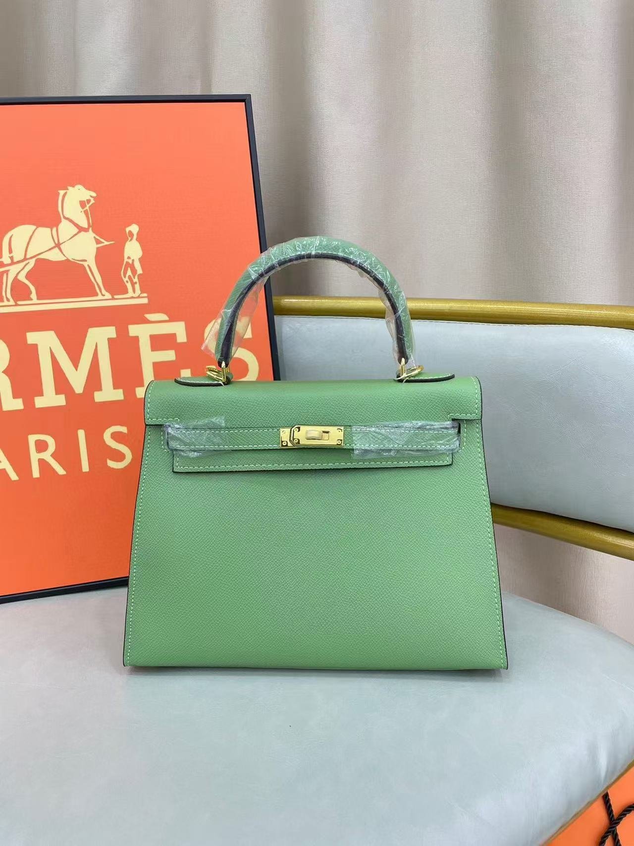 61F81498-BE81-0DCC-6FED-24EC49C2389F.jpg Hermes Kelly 25-28 - Image 1