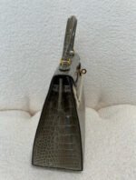 Herm&egrave;s Kelly 25-28 turtledove grey crocodile leather - Image 8