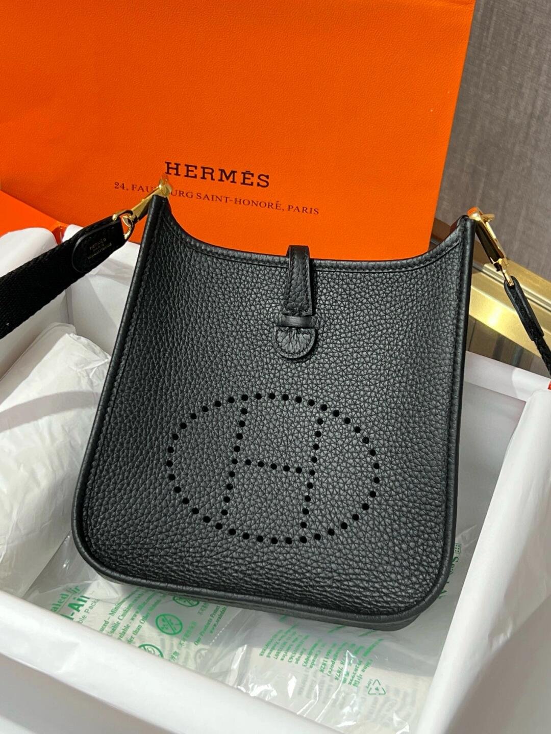 71A3E49C-1954-6FE4-780C-8787227B1208.jpg Hermes Evelyn 16 - Image 1
