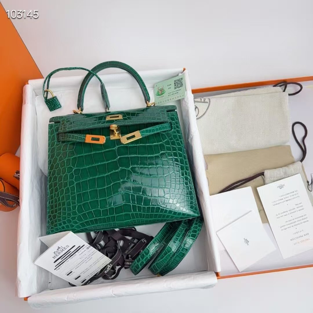 76249993-B851-CC86-07E9-2068D2E7CA74.jpg Hermès Kelly 25 Alligator Vert Emerald customization - Image 1