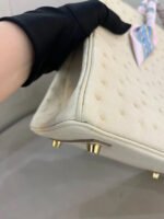 Herm&egrave;s Birkin 25-30 Cream Ostrich Leather - Image 5