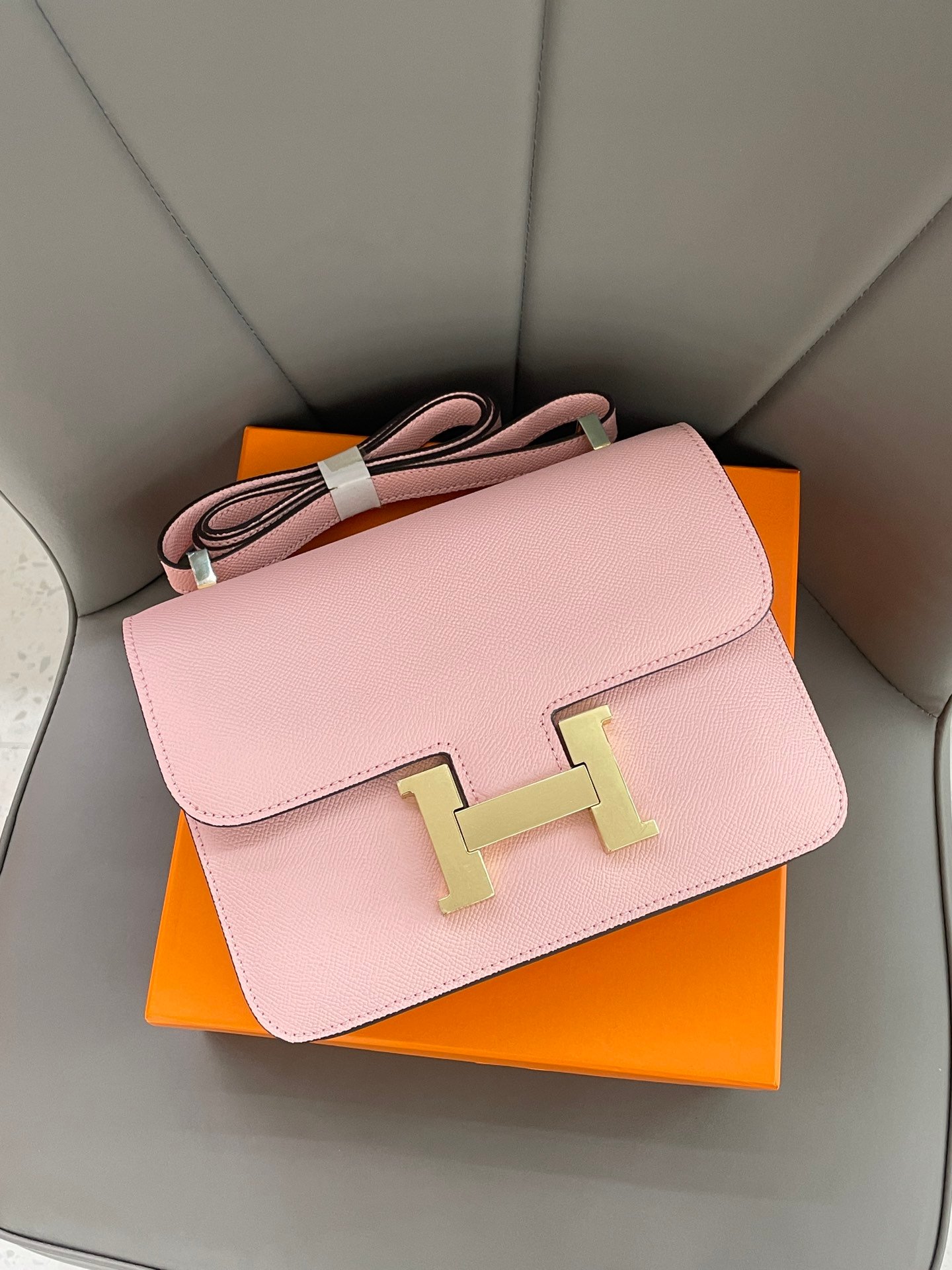 88FF928E-10AA-7E8F-27FE-EE1E7AC5D58A.jpg Hermes Constance Mini 19-24 - Image 1
