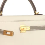 Hermes Special Order (HSS) Kelly Sellier 25 Craie and Gris Asphalte Epsom Brushed Gold Hardware - Image 7