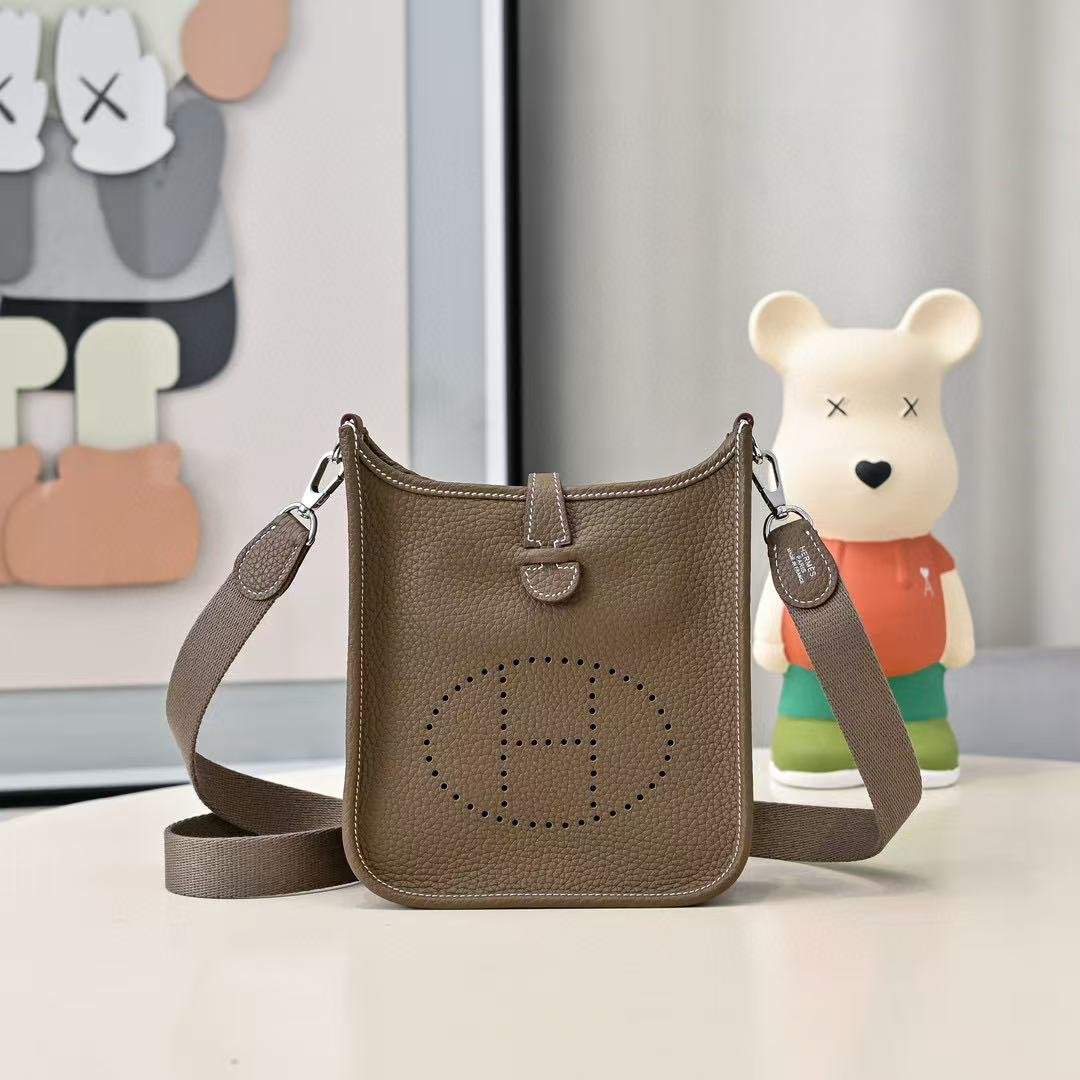 A7E86B4D-A9B5-BF31-C273-A2DBD7B6D1B0.jpg Hermes Evelyn 16-29 Custom-made - Image 1