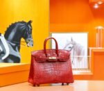 Hermes Birkin platinum bag, bright red color, glossy crocodile skin, gold clasp, 25-30cm long customization - Image 2