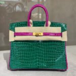 Herm&egrave;s 25-35 inverted V shiny crocodile leather emerald green