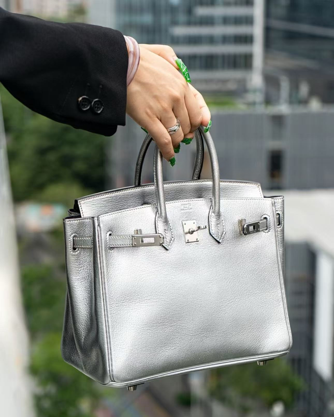 C534AFDE-4806-4C06-97A5-8F627E30218C.png Hermès Limited Edition Birkin 25-35 metallic silver customization - Image 1