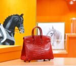 Hermes Birkin platinum bag, bright red color, glossy crocodile skin, gold clasp, 25-30cm long customization - Image 3