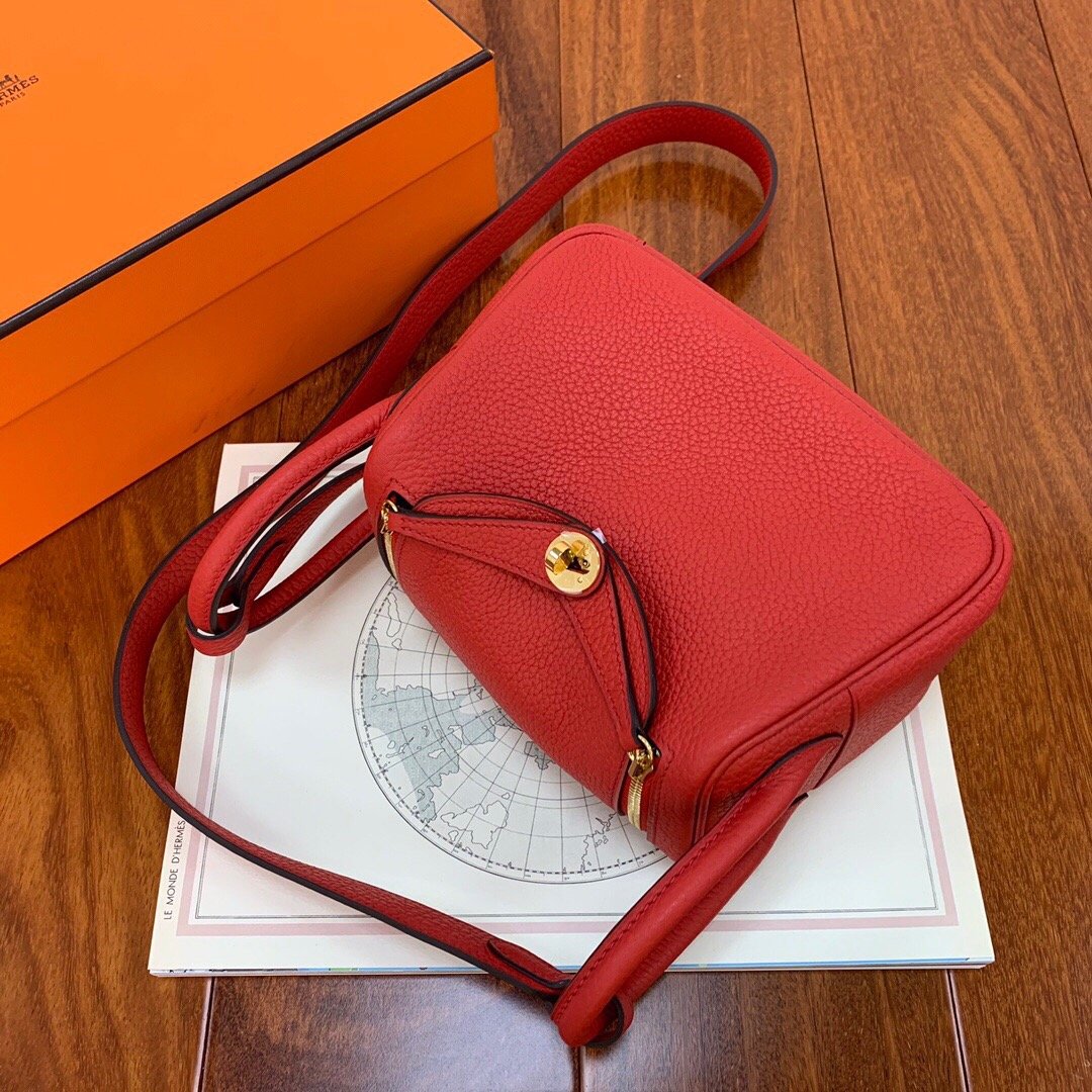 E9A1D181-D004-F91F-143E-6D4C0088D985.jpg Hermes Lindy 19-26 - Image 1