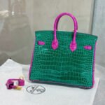 Herm&egrave;s 25-35 inverted V shiny crocodile leather emerald green - Image 2
