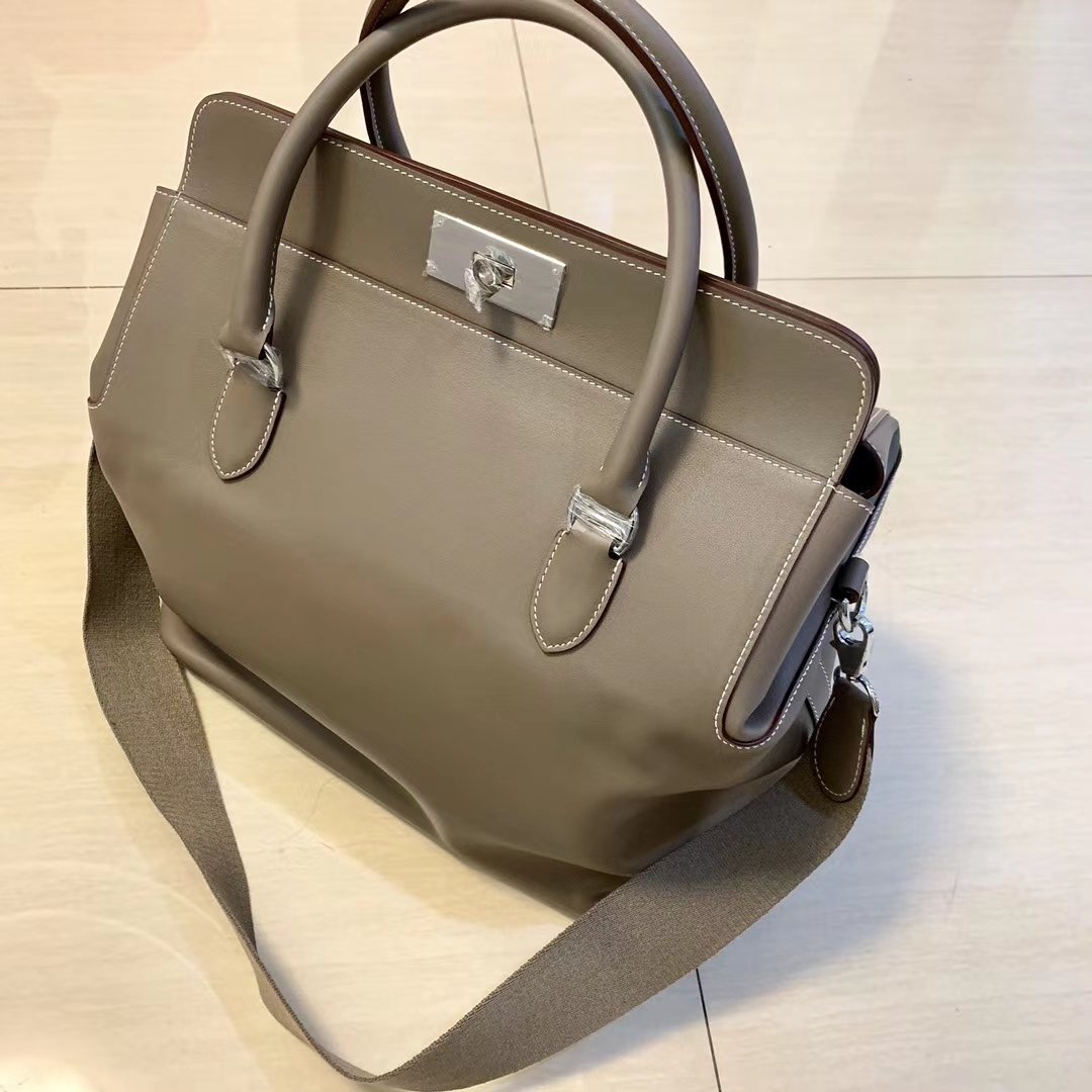 F0CB8614-2E89-C887-A3BA-552AE7A81E08.jpg Hermes Toolbox Milk Carton Travel Bag Pigeon gray 20-33cm Small Quantity in Stock - Image 1