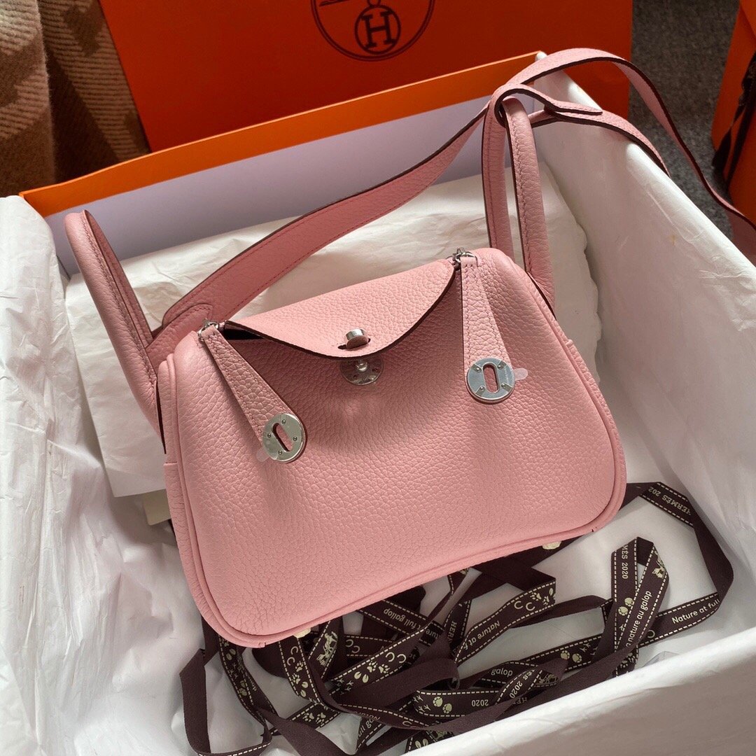 F4587B3E-3505-160D-B625-69D55434CF2F.jpg Hermes Lindy 19-26 - Image 1