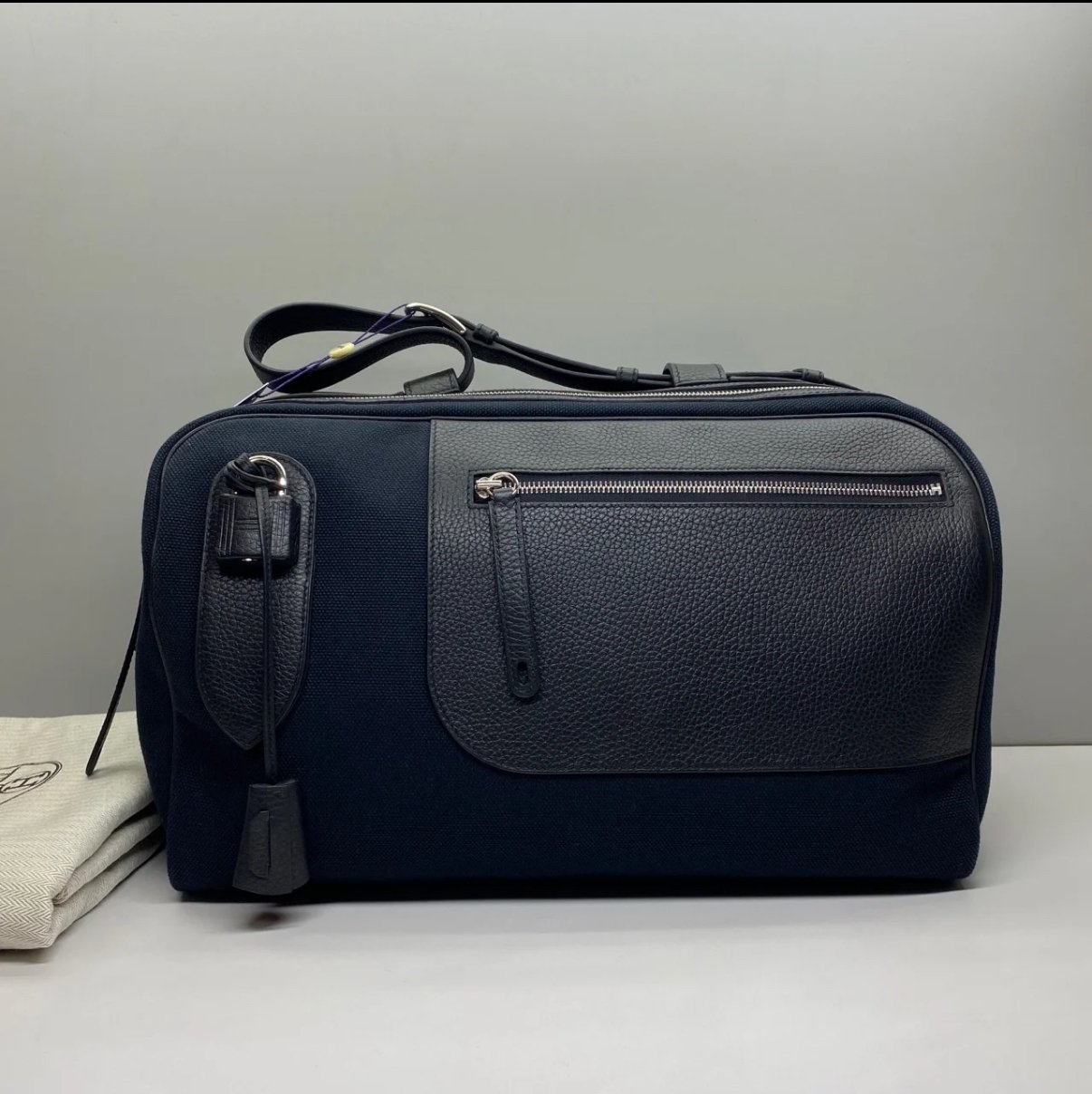 F9079D0B-FA9F-8E18-8CCF-C3D6268645A1.jpg Long Courrier 40 shoulder bag/crossbody bag/travel bag, custom - Image 1